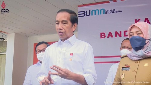Tentang BLT yang Diserahkan Jokowi hingga Alasan Harga BBM Naik