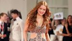 Aura Dewasa Sadie Sink yang Membara