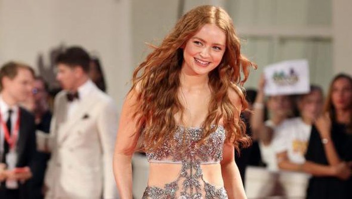VENICE, ITALY - SEPTEMBER 04: Sadie Sink attends The Whale red carpet at the 79th Venice International Film Festival on September 04, 2022 in Venice, Italy. (Photo by Elisabetta A. Villa/Getty Images)