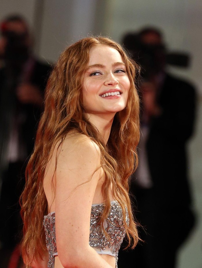 1420843816 VENICE, ITALY - SEPTEMBER 04: Sadie Sink attends The Whale red carpet at the 79th Venice International Film Festival on September 04, 2022 in Venice, Italy. (Photo by Elisabetta A. Villa/Getty Images)