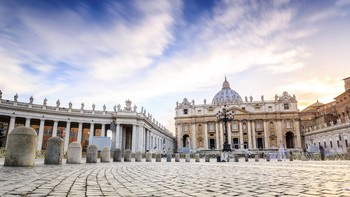 1. Negara terkecil di dunia: Dengan luas wilayah hanya 0,44 kilometer persegi dan jumlah penduduk 825 orang, Vatikan adalah negara terkecil di dunia. Vatikan mungkin satu-satunya negara yang dapat ditempuh dengan jalan kaki dalam waktu kurang dari 1 jam. Yang membuatnya lebih menarik adalah fakta bahwa negara ini terletak di dalam kota Roma. Foto: Getty Images/iStockphoto/Jacek_Sopotnicki