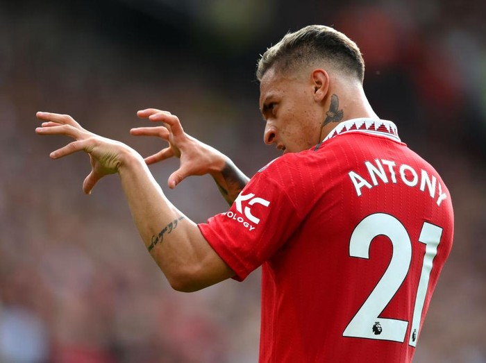 MANCHESTER, ENGLAND - SEPTEMBER 04: Antony of Manchester United celebrates after scoring their sides first goal during the Premier League match between Manchester United and Arsenal FC at Old Trafford on September 04, 2022 in Manchester, England. (Photo by Shaun Botterill/Getty Images)