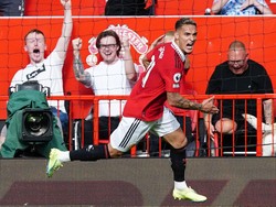 MU unggul 1-0, setelah sebuah gol Arsenal dianulir VAR, dan Antony pun merayakan keberhasilan menjebol gawang tim tamu. Foto: PA Images via Getty Images/Martin Rickett - PA Images
