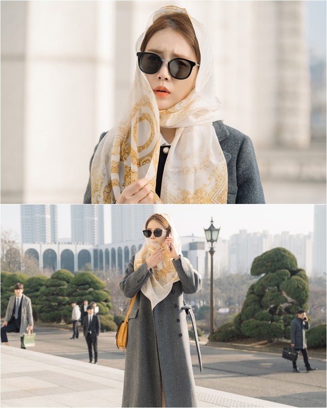 Aktris cantik ini sengaja memakai hijab dan kacamata hitam dalam drama Korea Touch Your Heart. Yoo In Na yang berperan sebagai aktris tak ingin dikenali publik. Foto: Instagram