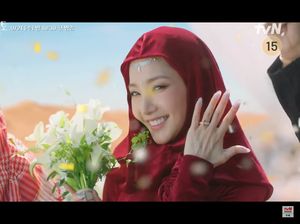 Foto: 7 Artis Korea Pakai Hijab, Terbaru Park Min Young di Love in Contract