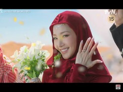 Foto: 7 Artis Korea Pakai Hijab, Terbaru Park Min Young di Love in Contract