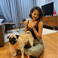 Biasa tampil dengan rambut panjang, Aurelie Moeremans kini terlihat merubah penampilannya, Rambut yang tadinya sudah cukup panjang hingga sepinggang kini menjadi jauh lebih pendek. Foto: Instagram/@aurelie