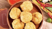 Bakso Goreng Soekajadi di Pantjoran PIK jadi incaran karena rasanya yang enak. Harga bakso gorengnya Rp 50.00 per porsi tapi isinya banyak. Foto: Instagram/Site Shop
