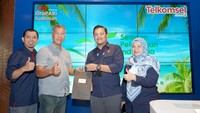 Salah satu promo yang tersedia antara lain beli kopi after-work cukup tuker 10 Poin dapat diskon 15 %, dan semua pelanggan yang datang di hari pelanggan mendapatkan diskon 15% dengan menukarkan antrian nomor pelanggan.