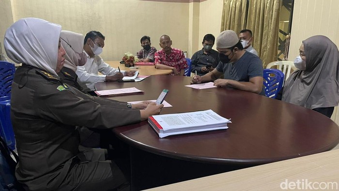 Berkas perkara polisi penganiaya ART di Bengkulu diserahkan ke jaksa.