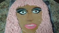 Kue Barbie ini bukan terlihat seperti boneka, tapi lebih mirip karakter seseorang. Beberapa bahkan ada yang bilang mirip Nicki Minaj. Kamu setuju?