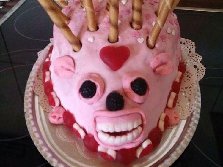 Bikin Ngakak! 15 Bentuk Ugly Cake yang Jadi Prank Viral di TikTok