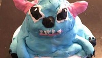 Dari film Lilo & Stitch, ada karakter Stitch yang kerap jadi inspirasi para baker. Tapi kok kue Stitch yang ini sepertinya malah bikin anak-anak kabur ya?