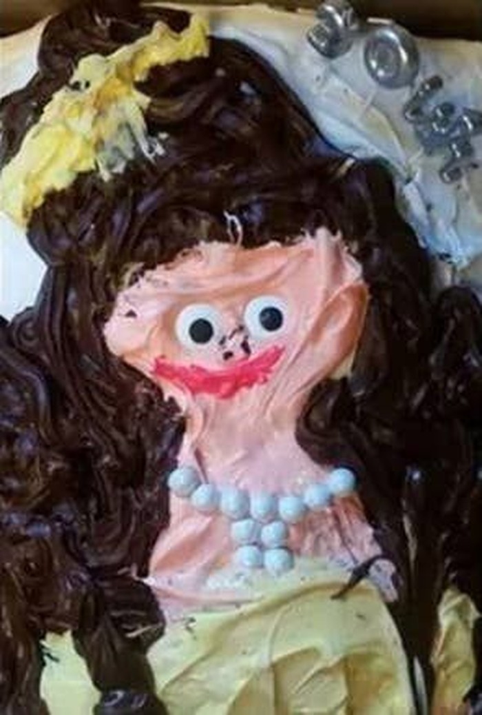 Bikin Ngakak! 15 Bentuk 'Ugly Cake' yang Jadi Prank Viral di TikTok