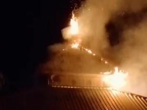Kebakaran Hanguskan 1 Rumah di Bone, Masjid Ikut Terdampak