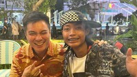 Saat baru viral, Bonge pernah bertemu dengan Baim Wong. Ini momen keduanya makan malam di sebuah restoran. Foto: Instagram @bonge.citayam , YouTube Willie Salim, YouTube RANS Entertainment