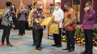 Dua penghargaan yang diraih BP2MI yakni Peringkat 2 Penerapan Pemanfaatan Data Sistem Informasi dan CAT, serta Peringkat 2 Perencanaan Kebutuhan dan Mutasi Kepegawaian, untuk Kategori Non Kementerian Tipe Kecil.