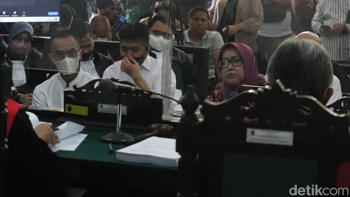 Bupati Bogor non aktif Ade Yasin menghadiri sidang di PN Bandung, Kota Bandung. Senin (5/9/2022)