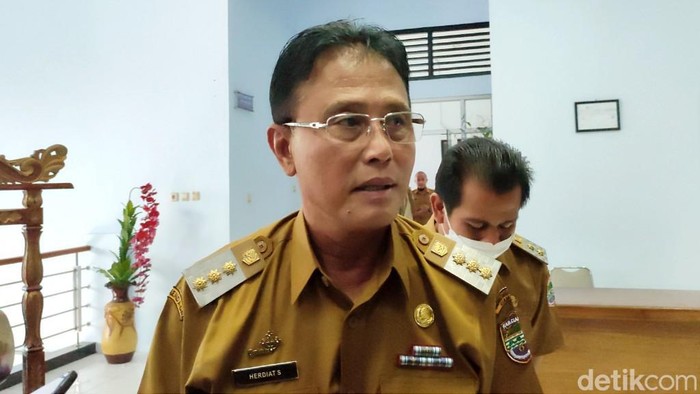 Bupati Ciamis Hediat Sunarya