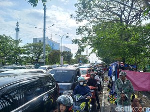 Satu Suara Mahasiswa hingga Ojol di Makassar Demo Tolak Kenaikan Harga BBM!