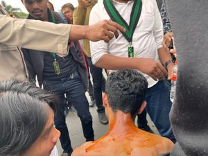 Mahasiswa di Malang Terbakar saat Demo Tolak Harga BBM Naik