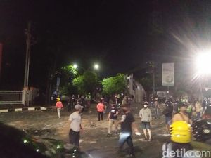 Malam Mencekam saat Demo BBM di Makassar Berakhir Ricuh di 2 Lokasi