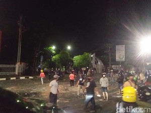 Malam Mencekam saat Demo BBM di Makassar Berakhir Ricuh di 2 Lokasi