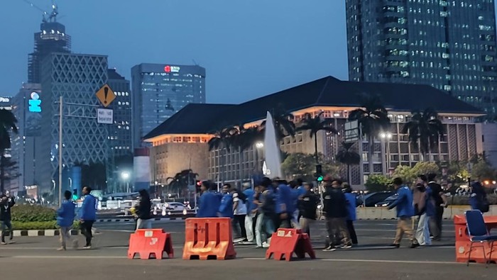 Demo tolak BBM naik di Patung Kuda, Jakpus, bubar