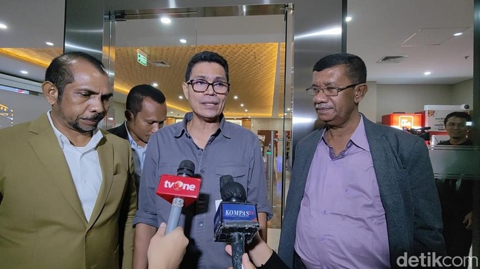 Faizal Assegaf diperiksa penyidik Bareskrim Polri terkait pelaporan yang dibuat Menteri BUMN Erick Thohir. Faizal dilaporkan atas tuduhan pencemaran nama baik dan Undang-Undang (UU) ITE. (Azhar R/detikcom)
