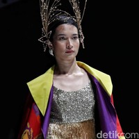 Lebih dari 30 brand dan desainer lokal memamerkan karyanya di JF3 Fashion Festival 2022 yang digelar di La Piazza, Kelapa Gading, Jakarta Utara. Para desainer dan brand lokal ini menghadirkan ragam busana menarik dengan ciri khas masing-masing. Foto: Pradita Utama/Detikcom