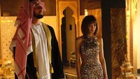 Emi dengan cepat menarik perhatian seorang dermawan kaya raya, Sam yang diperankan Giulio Berruti. Foto: dok Film Girls to Buy