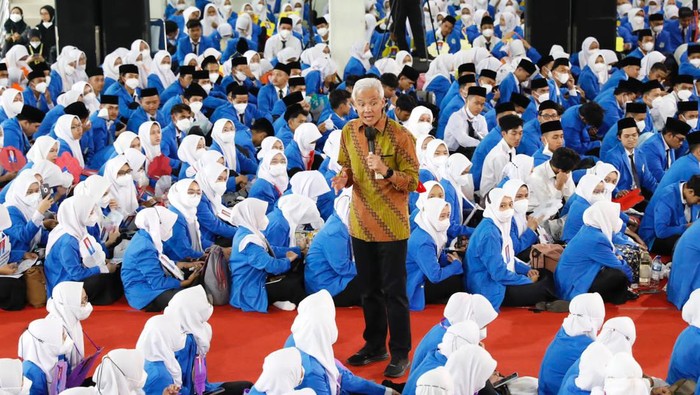 Gubernur Jateng Ganjar Pranowo menjadi narasumber saat Pengenalan Kehidupan Kampus Mahasiswa Baru di Universitas Muhammadiyah Semarang (UNIMUS).