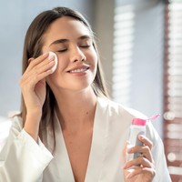 Ini Cara Pakai Micellar Water yang Benar agar Wajah Bersih Maksimal