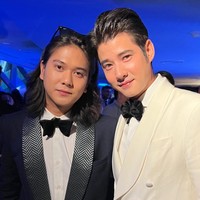 Gondrong tapi elegan, Iqbaal Ramadhan menata rambutnya dengan gaya sleek disisir ke belakang. Foto: dok. Instagram @iqbaal.e