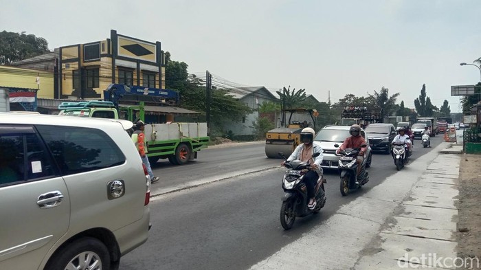 Jalan Pantura Kudus-Pati tepatnya Desa Tenggeles, Kecamatan Mejobo, Senin (5/9/2022), pukul 10.30 WIB.