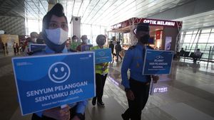 Kala Direksi Angkasa Pura II Sapa Pelanggan Bandara Seotta