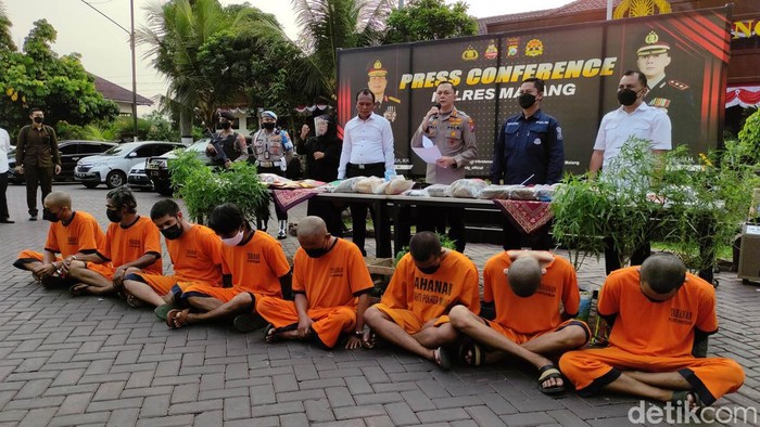 Kapolres Malang AKBP Ferli Hidayat merilis kasus narkoba Tumpas Semeru 2022