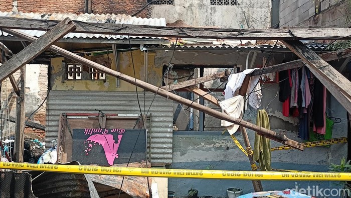 Kebakaran di Setiabudi melahap sebuah kontrakan dua lantai. Kebakaran itu terjadi pada Minggu (4/9/2022) di kawasan Menteng Atas, Setiabudi, Jakarta Selatan.