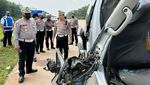 Potret TKP Laka Minibus Vs Truk Trailer di Tol Batang Tewaskan 7 Orang