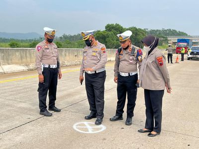 Potret TKP Laka Minibus Vs Truk Trailer di Tol Batang Tewaskan 7 Orang