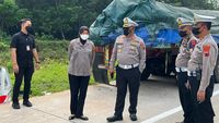 Potret TKP Laka Minibus Vs Truk Trailer Di Tol Batang Tewaskan 7 Orang