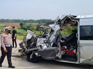 Foto-foto Kecelakaan Maut di Tol Batang yang Tewaskan 7 Orang