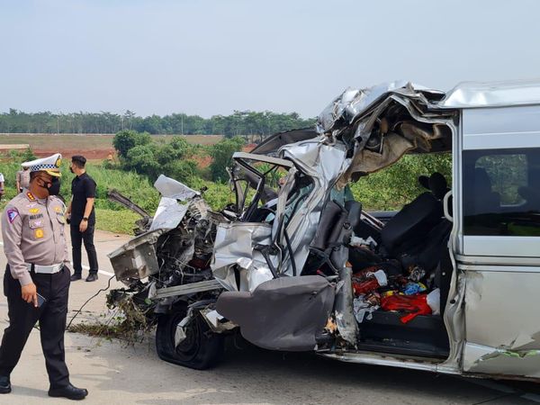 Foto-foto Kecelakaan Maut di Tol Batang yang Tewaskan 7 Orang