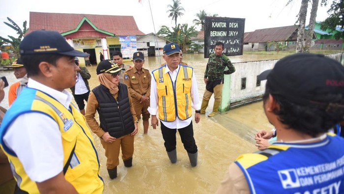 Kementerian PUPR meninjau beberapa titik banjir yang ada di Kecamatan Malangke, Baebunta dan Baebunta Selatan, Kabupaten Luwu Utara, Sulawesi Selatan (Sulsel).