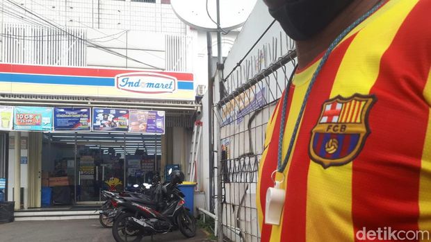 Kerja 'Ikhlas' Tukang Parkir Indomaret dan Alfamart Bisa Raup Rp 150.000/Hari