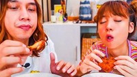  Selain aktif membuat konten kulineran bersama. Gerry dan Bella diketahui memiliki beberapa usaha kuliner bersama, salah satunya gerai nasi rames kekinian yang diberi nama Superames. Foto: Instagram