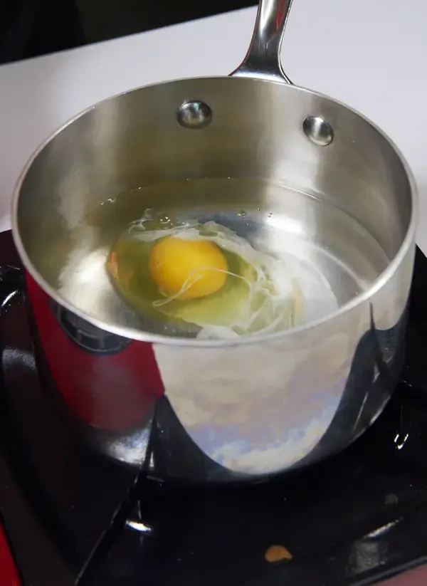 Tak Perlu Ditiru! 7 Trik Memasak Sesat Ini Lebih Rumit dan Merepotkan
