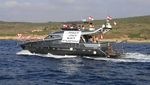Woww.. Demonstran Ini Berani Hadang Kapal Perang Israel