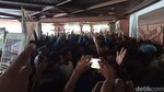 5 Potret Aksi Mahasiswa Kuasai Ruang Paripurna DPR Aceh