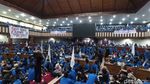 5 Potret Aksi Mahasiswa Kuasai Ruang Paripurna DPR Aceh